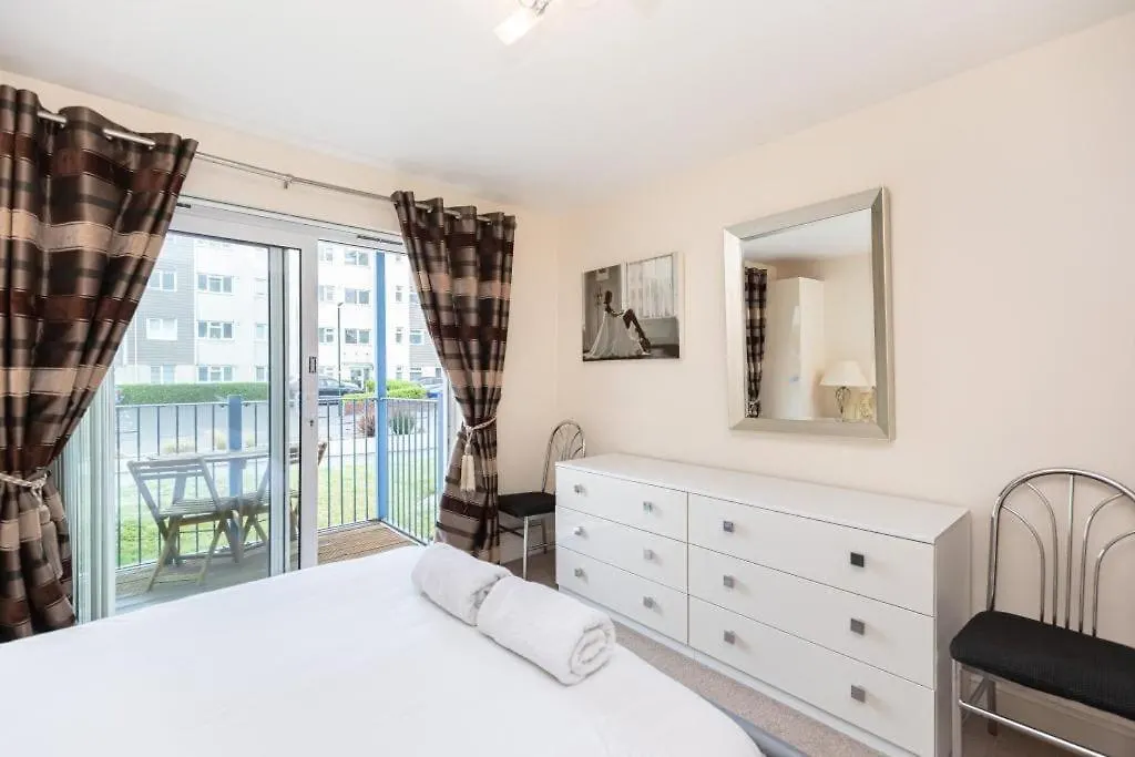 Bournecoast Stylish Flat With Balconies - Fm9625 Apartment Bournemouth