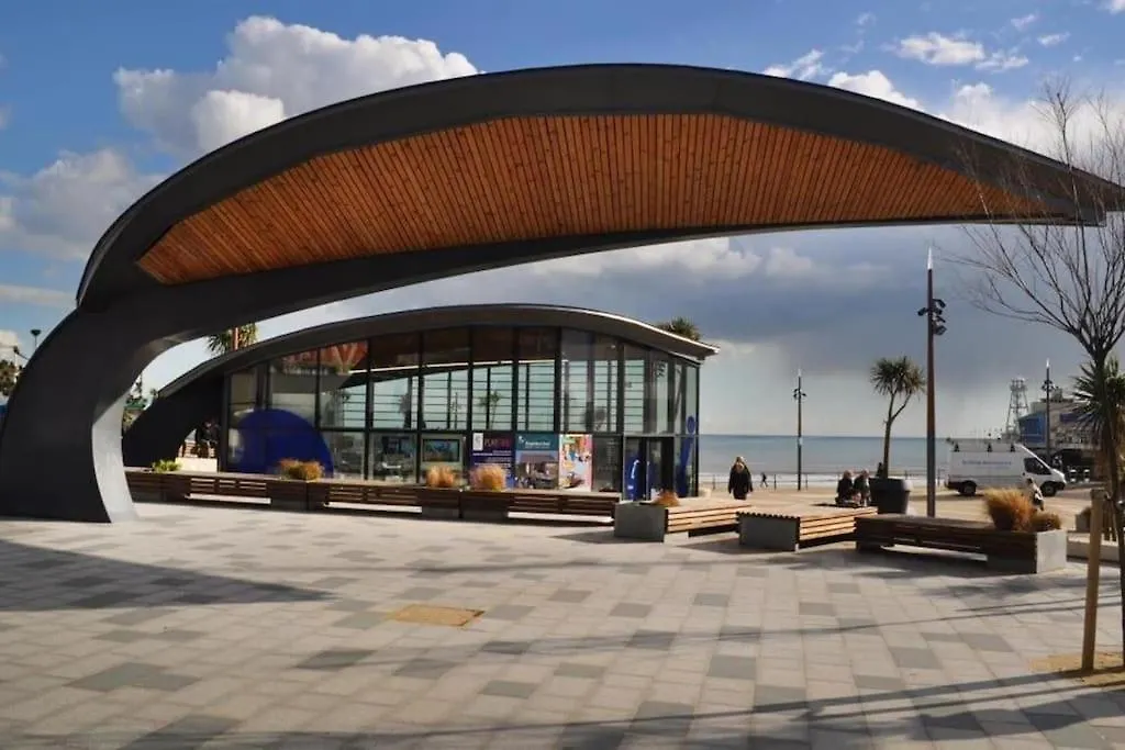 Bournecoast Stylish Flat With Balconies - Fm9625 Apartment Bournemouth